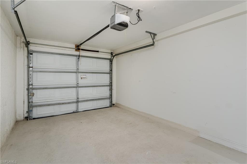 655 Luisa Ln 4, Naples, FL 34104-4