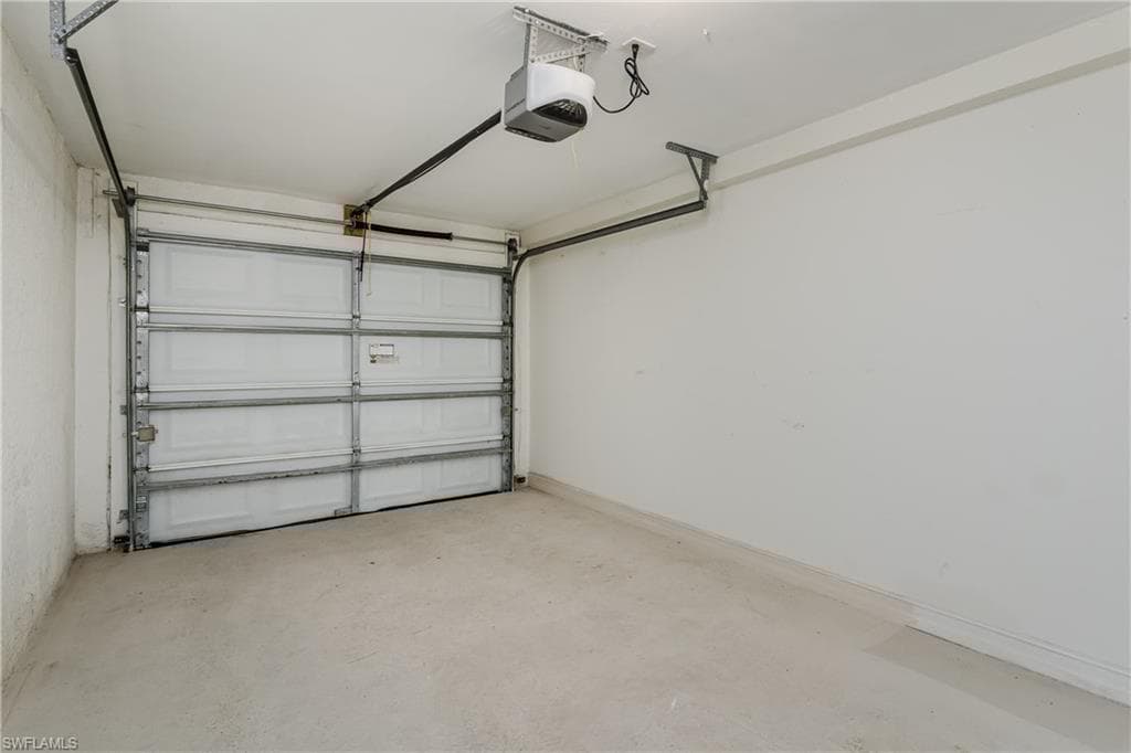 655 Luisa Ln 4, Naples, FL 34104-4