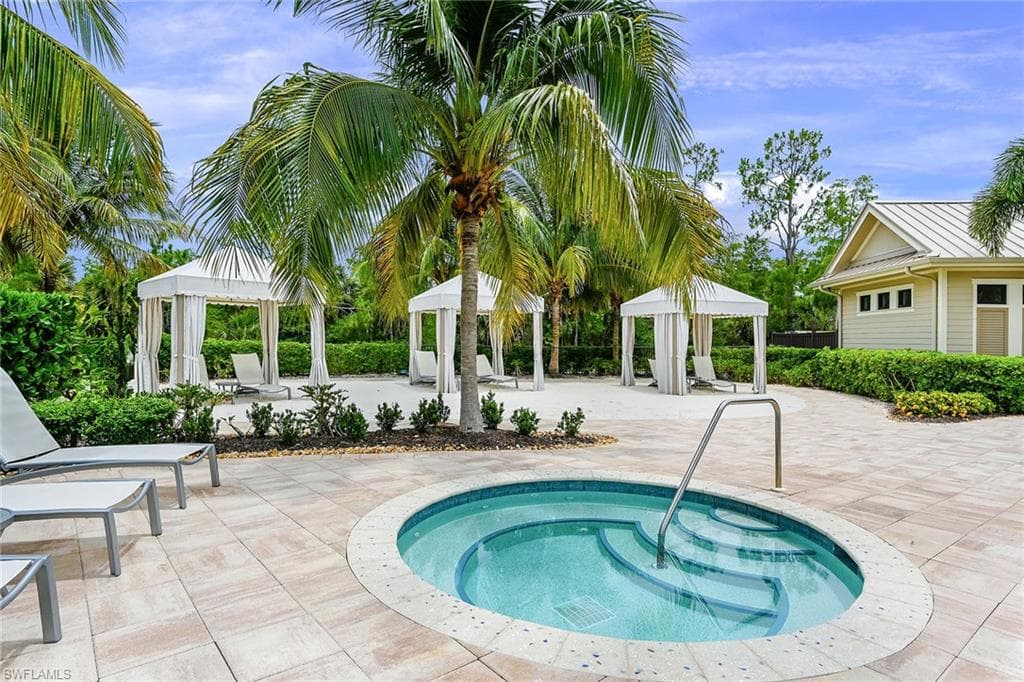 7638 Jacaranda Ln, Naples, FL 34114-35