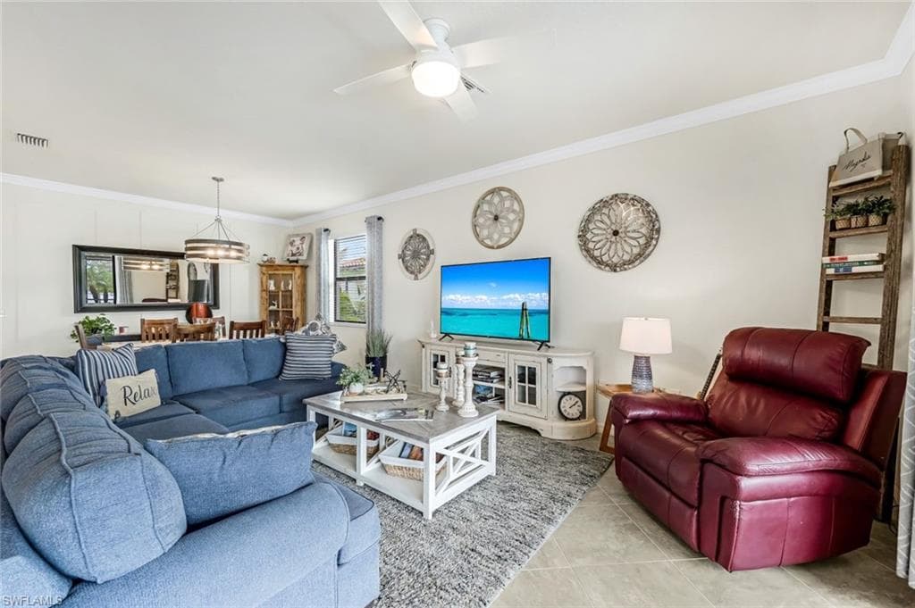 1613 Vizcaya Ln, Naples, FL 34113-10