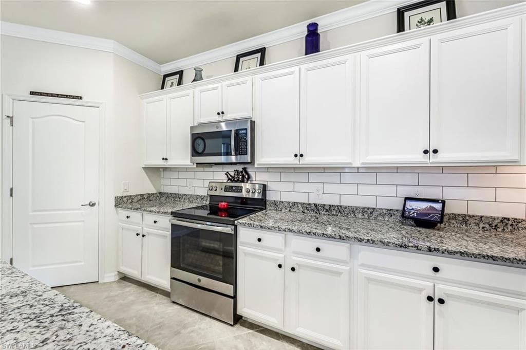 1613 Vizcaya Ln, Naples, FL 34113-12
