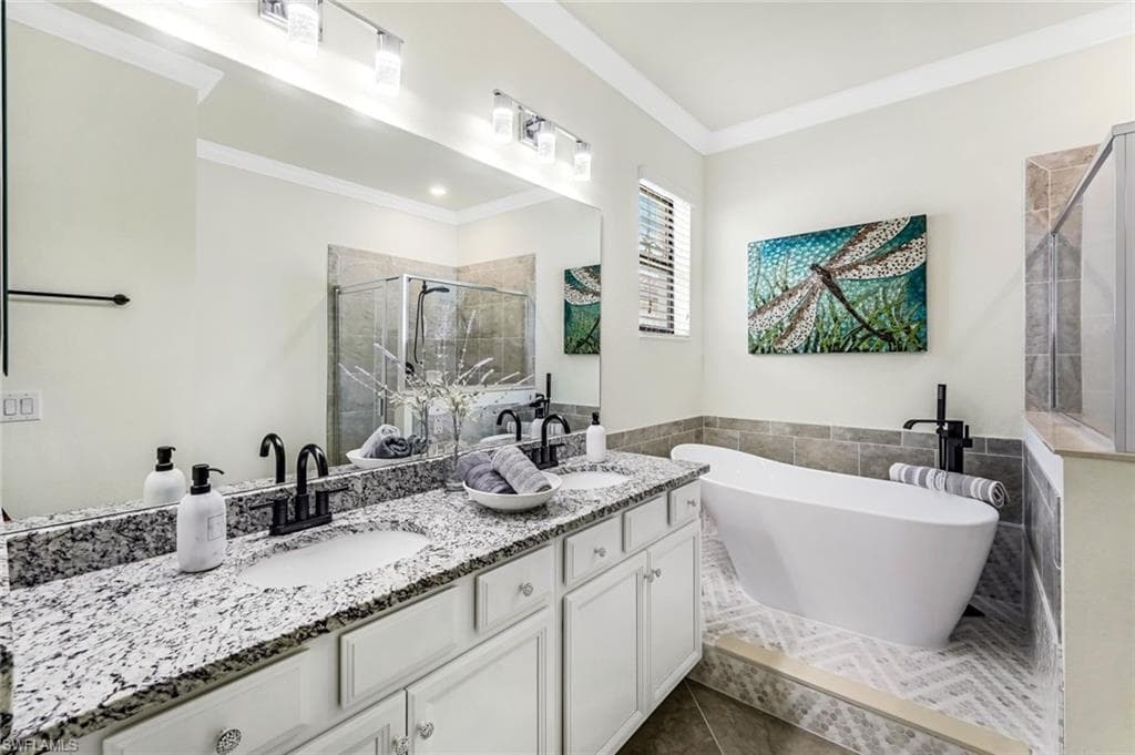 1613 Vizcaya Ln, Naples, FL 34113-17