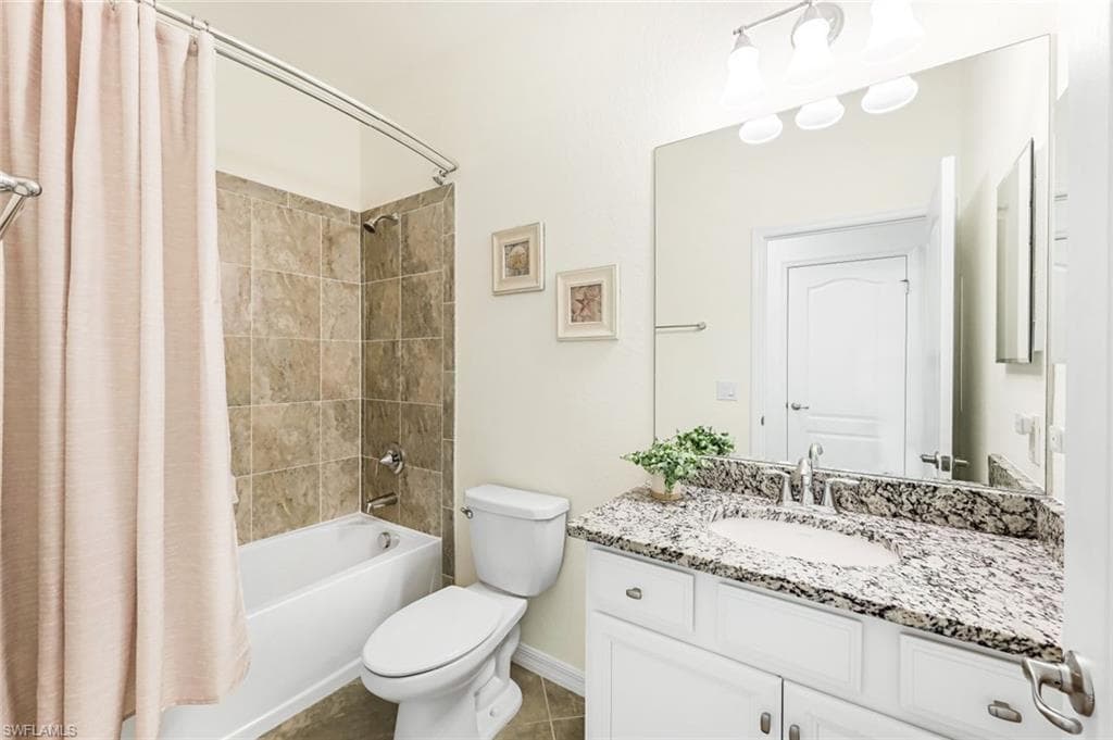 1613 Vizcaya Ln, Naples, FL 34113-19