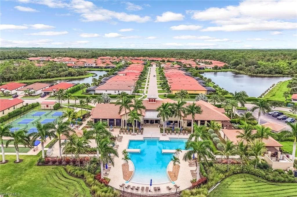 1613 Vizcaya Ln, Naples, FL 34113-32