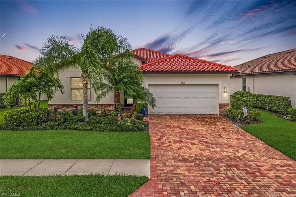 1613 Vizcaya Ln, Naples, FL 34113-3