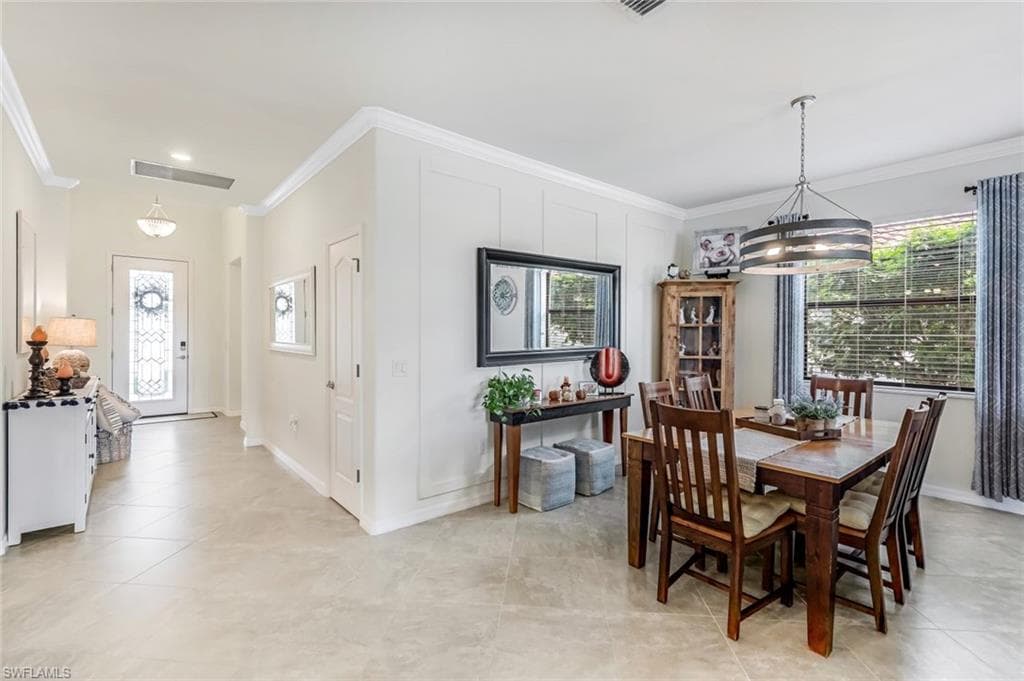 1613 Vizcaya Ln, Naples, FL 34113-7