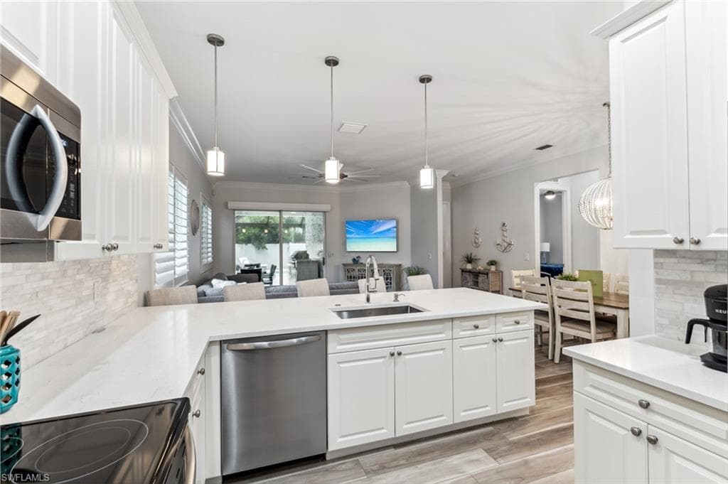 603 104th Ave N, Naples, FL 34108-4