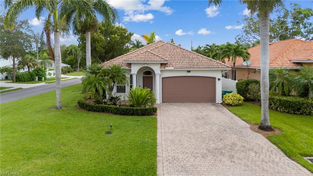 603 104th Ave N, Naples, FL 34108-7