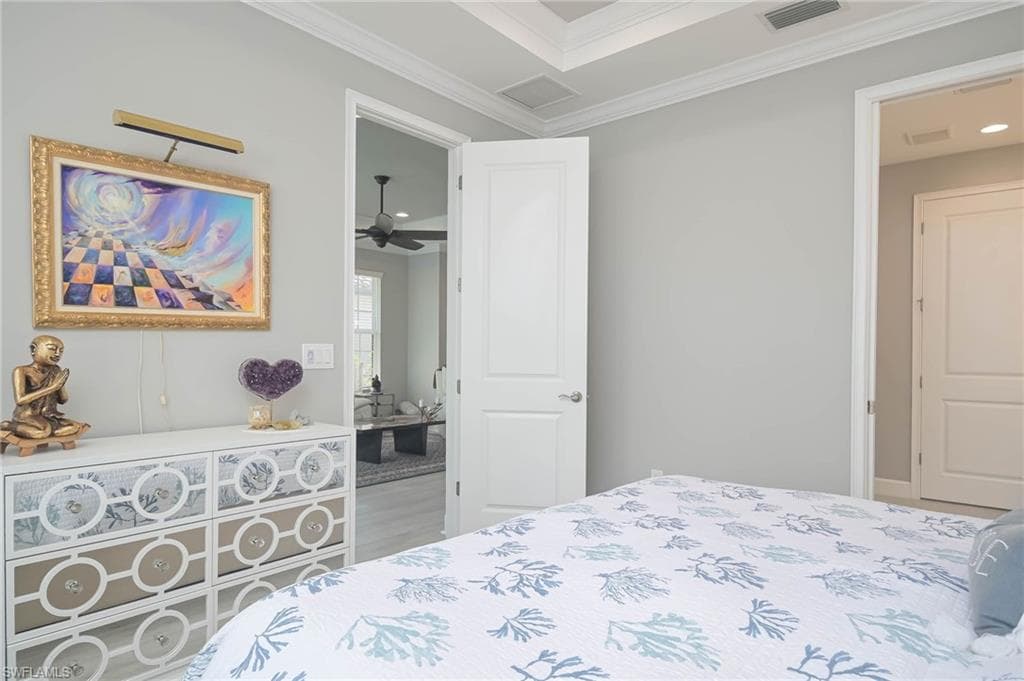 8013 Calle Canovas Ct, Naples, FL 34114-19