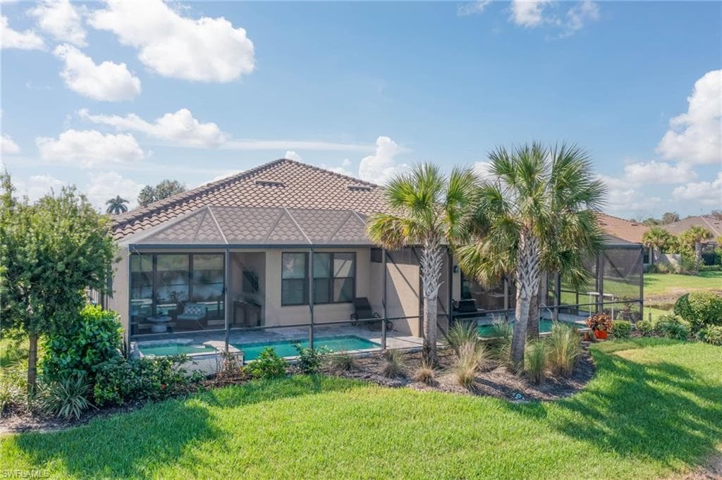 8013 Calle Canovas Ct, Naples, FL 34114-28