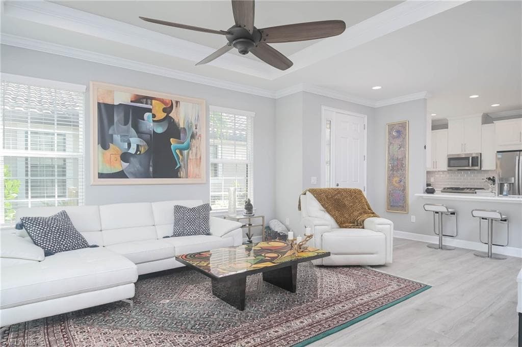 8013 Calle Canovas Ct, Naples, FL 34114-2