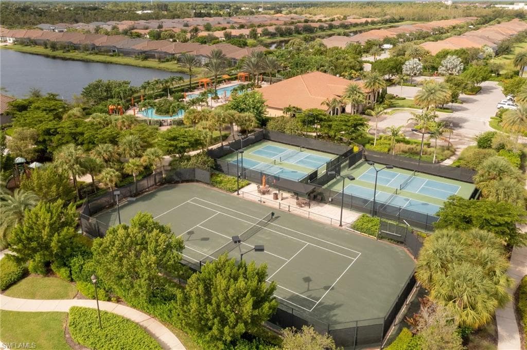 8013 Calle Canovas Ct, Naples, FL 34114-37