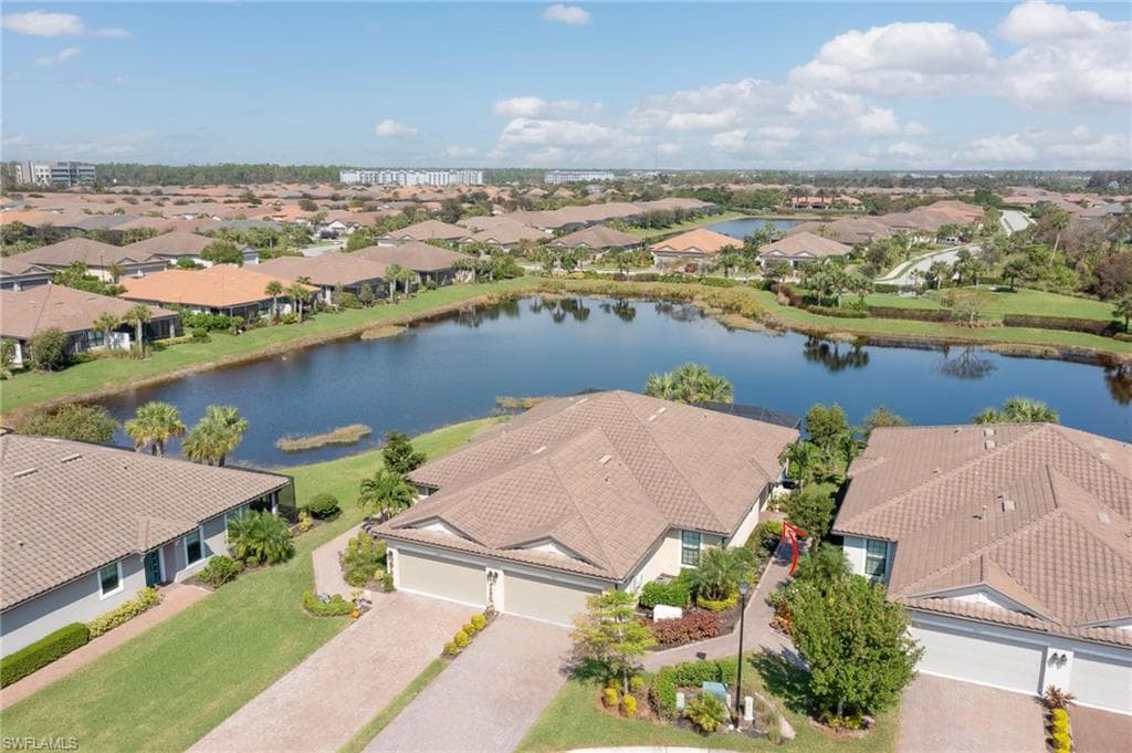 8013 Calle Canovas Ct, Naples, FL 34114-3