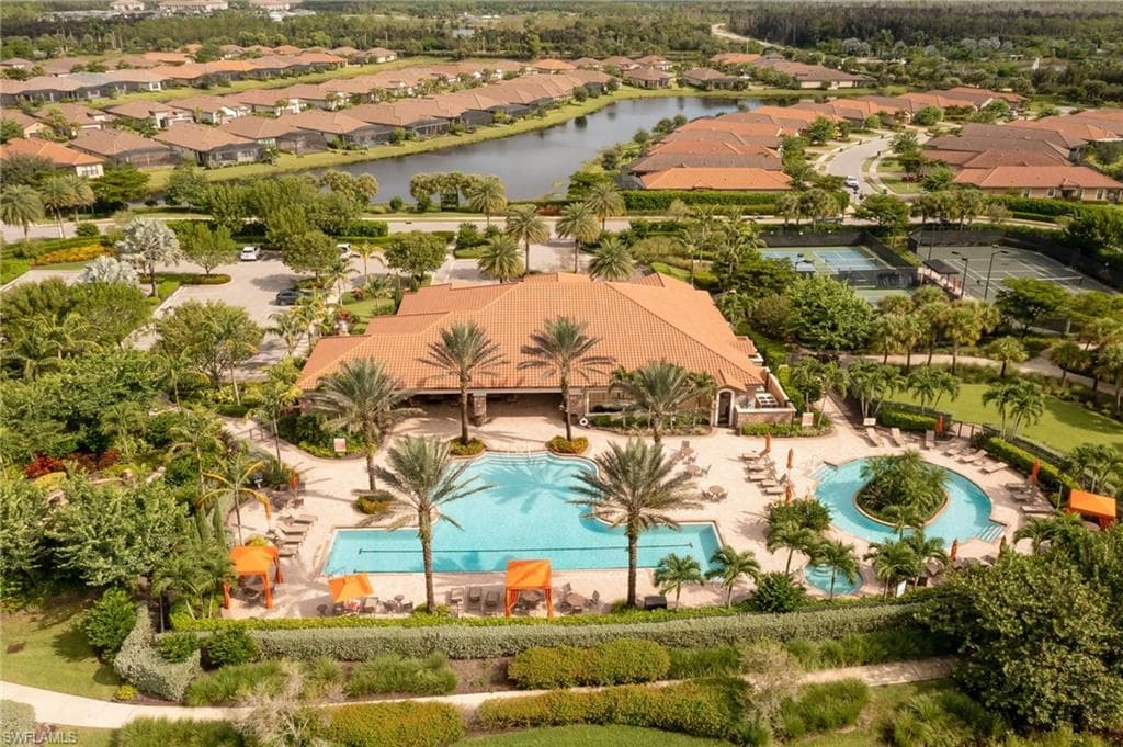 8013 Calle Canovas Ct, Naples, FL 34114-39