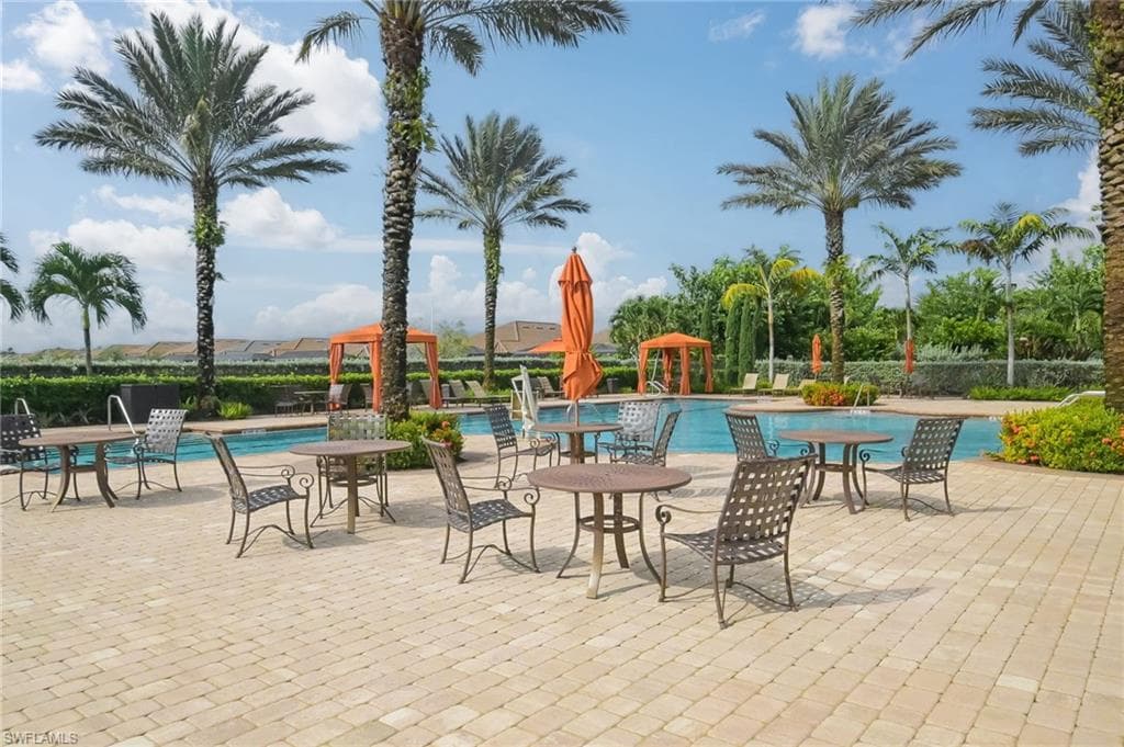 8013 Calle Canovas Ct, Naples, FL 34114-40