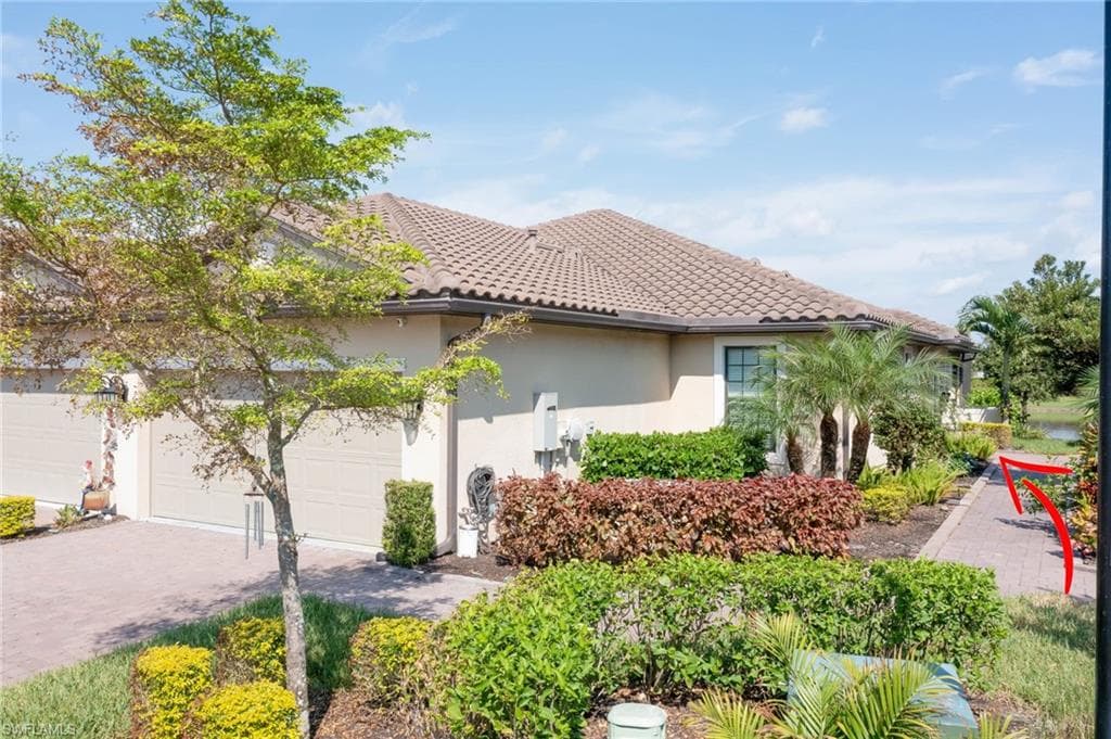 8013 Calle Canovas Ct, Naples, FL 34114-4