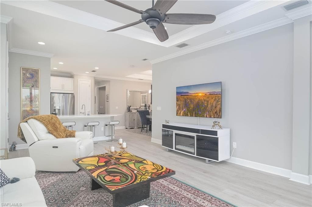 8013 Calle Canovas Ct, Naples, FL 34114-6