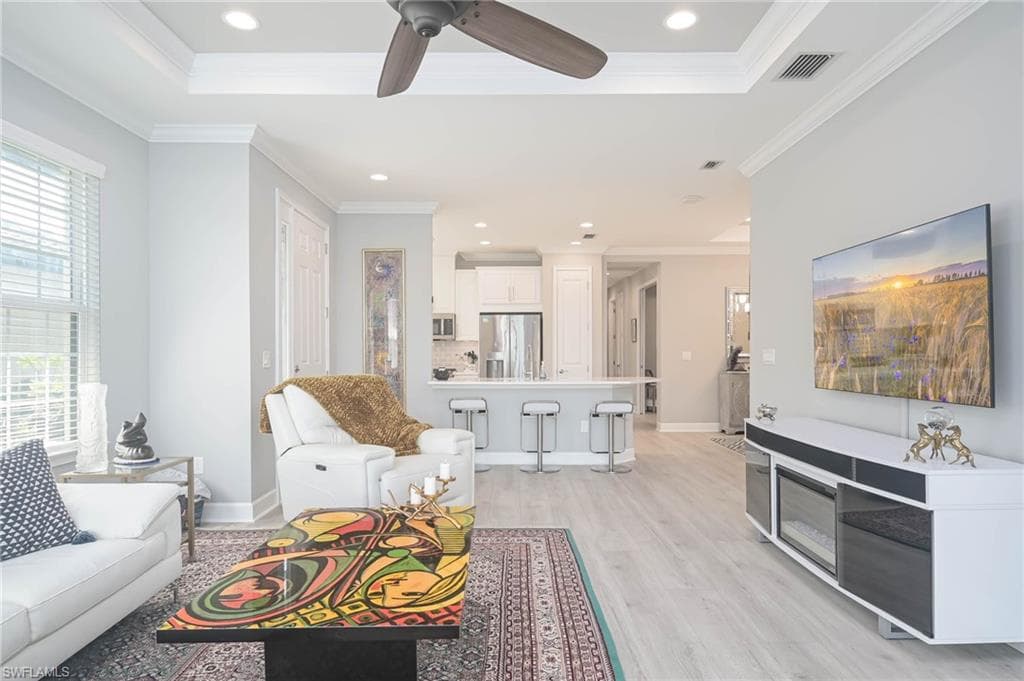 8013 Calle Canovas Ct, Naples, FL 34114-7