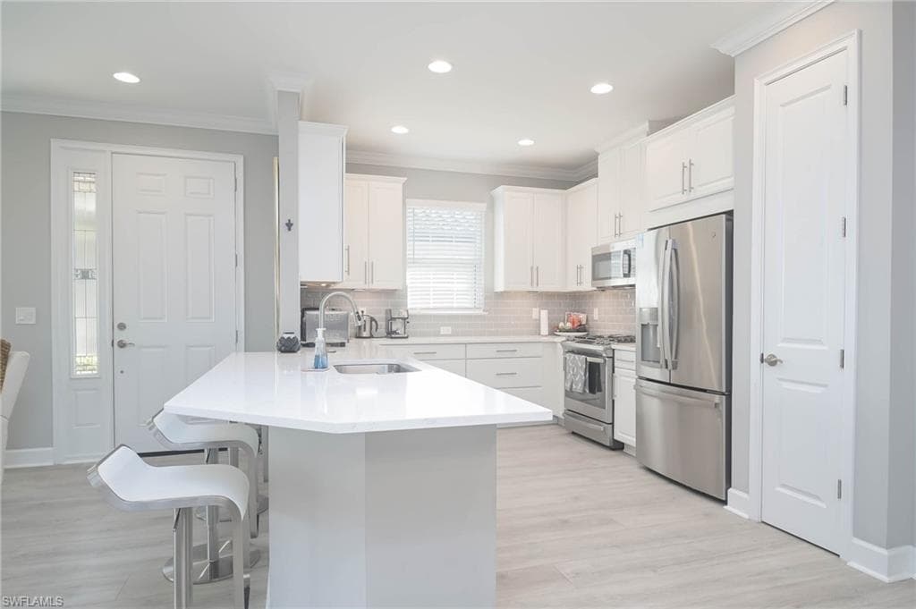 8013 Calle Canovas Ct, Naples, FL 34114-8