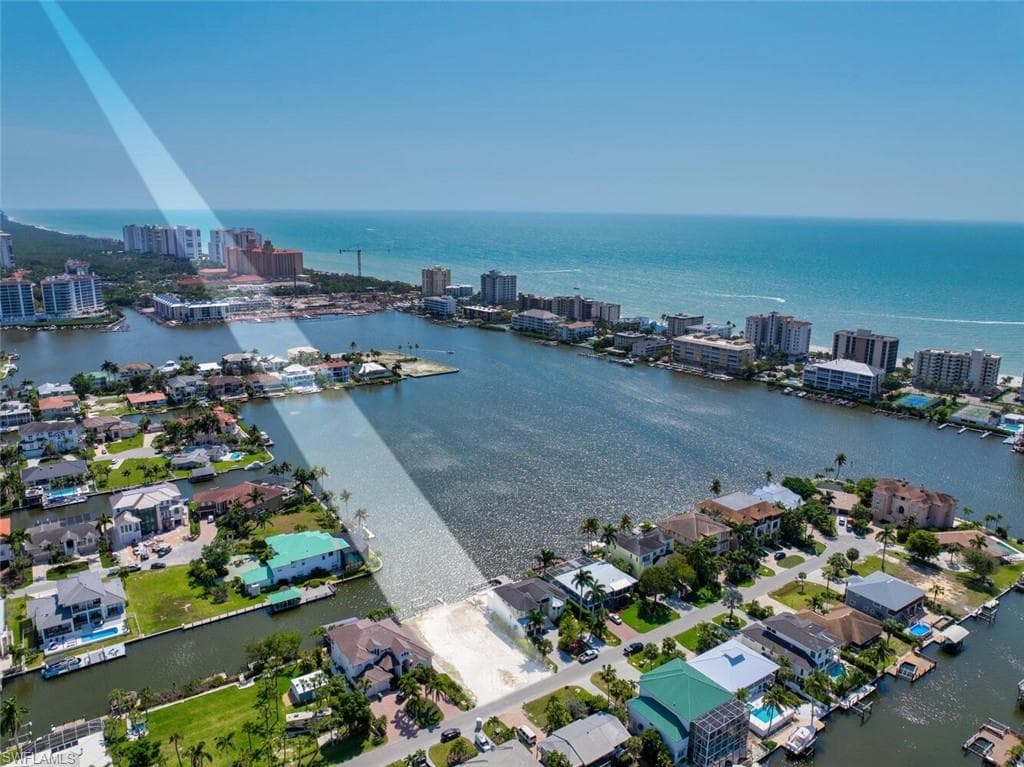 348 Lagoon Ave, Naples, FL 34108-3