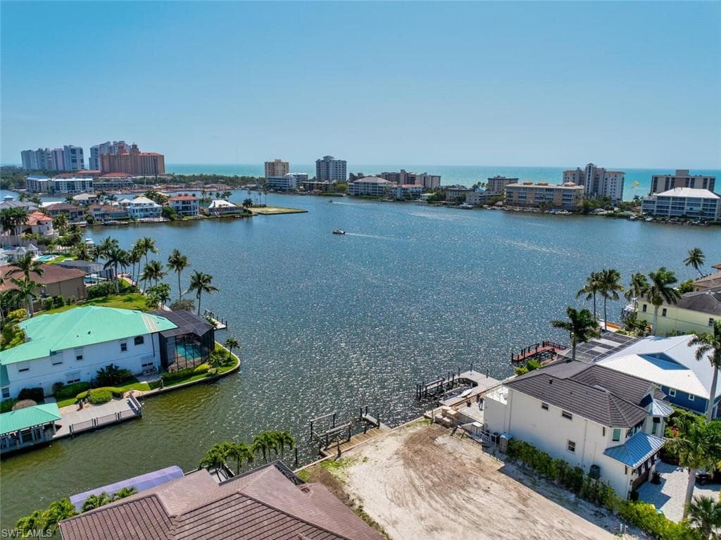 348 Lagoon Ave, Naples, FL 34108-4