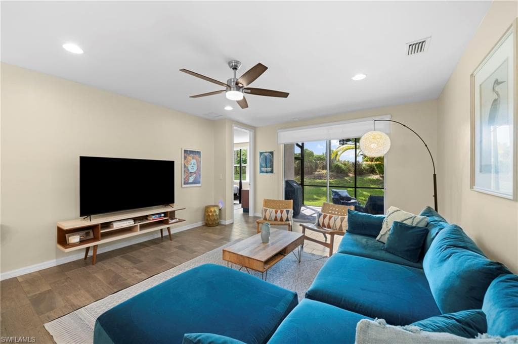 14867 Edgewater Cir, Naples, FL 34114-10