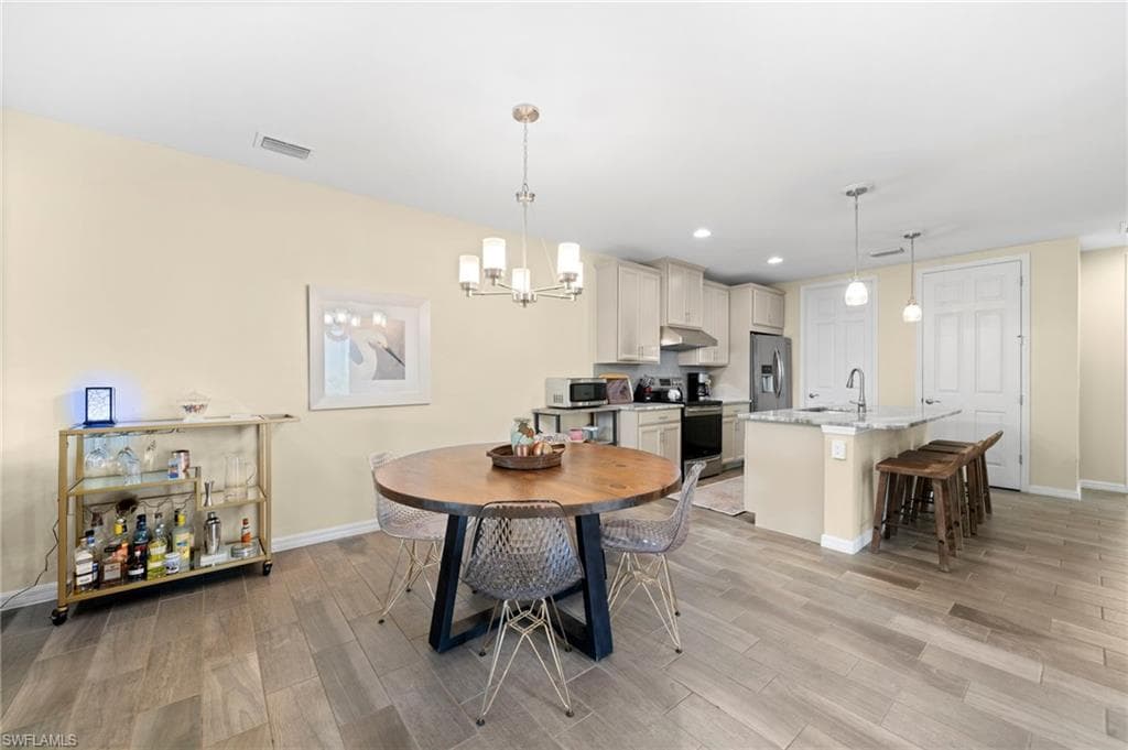 14867 Edgewater Cir, Naples, FL 34114-14