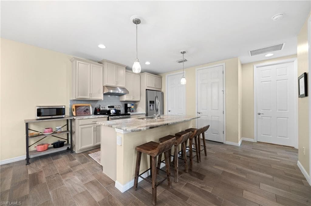 14867 Edgewater Cir, Naples, FL 34114-15