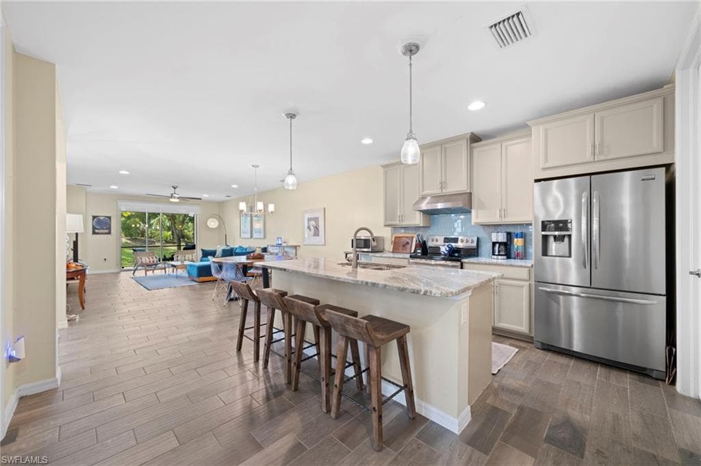 14867 Edgewater Cir, Naples, FL 34114-16