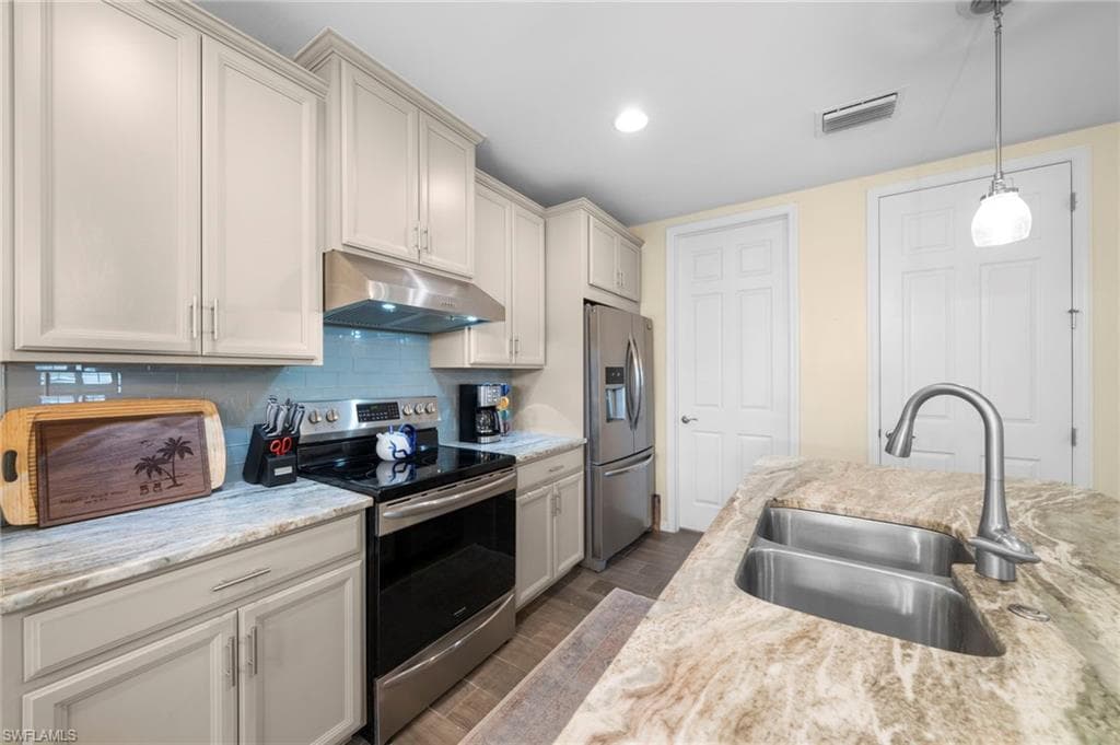 14867 Edgewater Cir, Naples, FL 34114-18