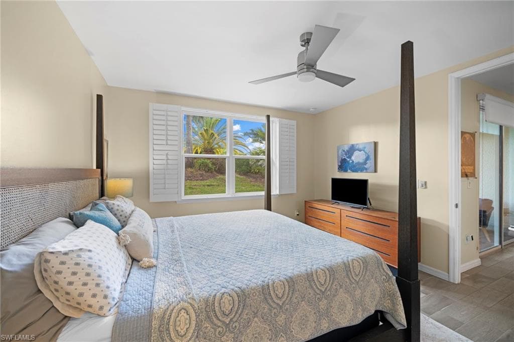14867 Edgewater Cir, Naples, FL 34114-21