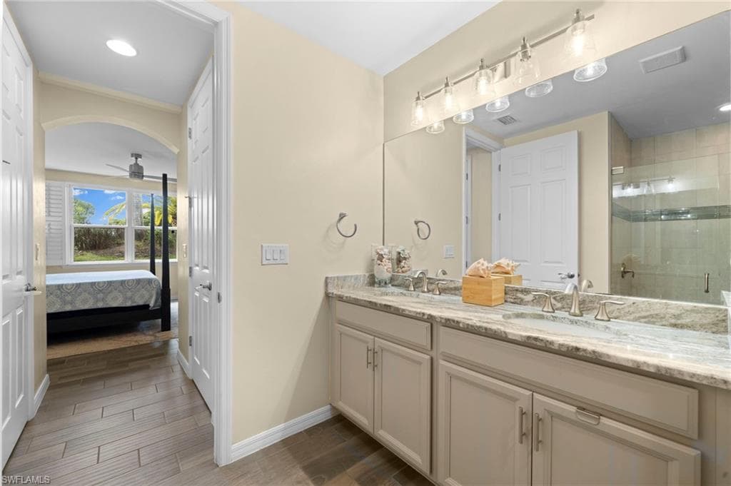 14867 Edgewater Cir, Naples, FL 34114-23