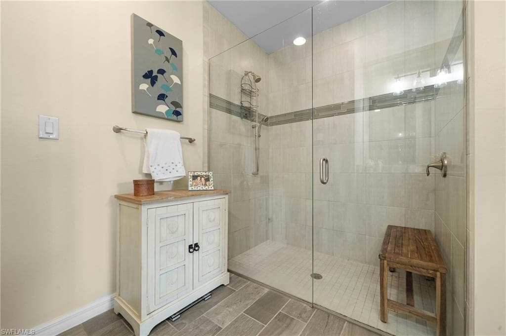 14867 Edgewater Cir, Naples, FL 34114-24