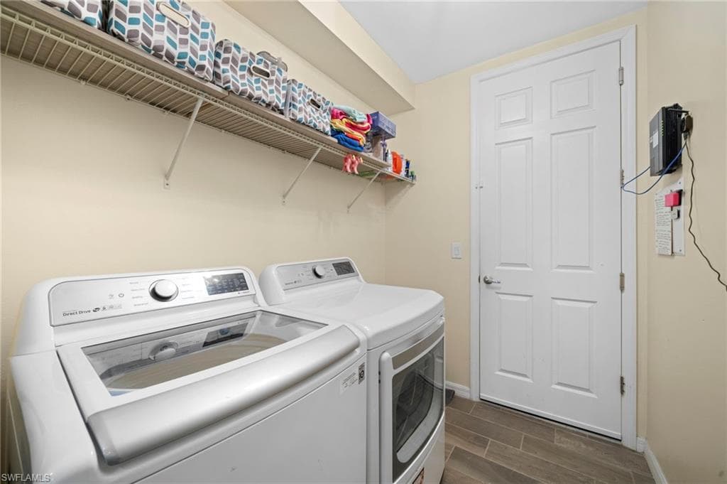 14867 Edgewater Cir, Naples, FL 34114-29