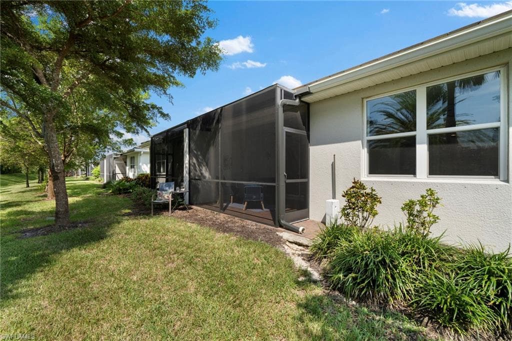 14867 Edgewater Cir, Naples, FL 34114-35