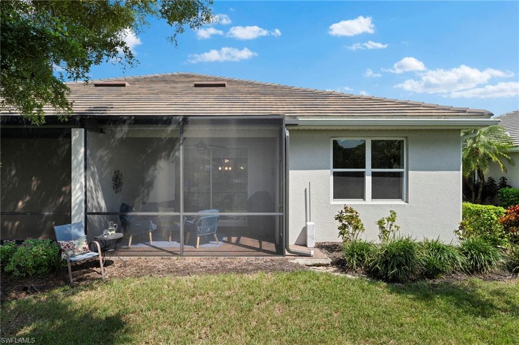 14867 Edgewater Cir, Naples, FL 34114-37