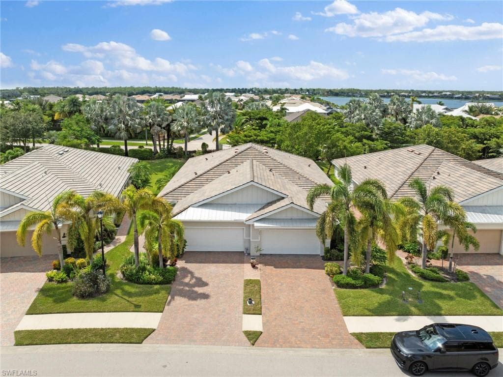 14867 Edgewater Cir, Naples, FL 34114-38