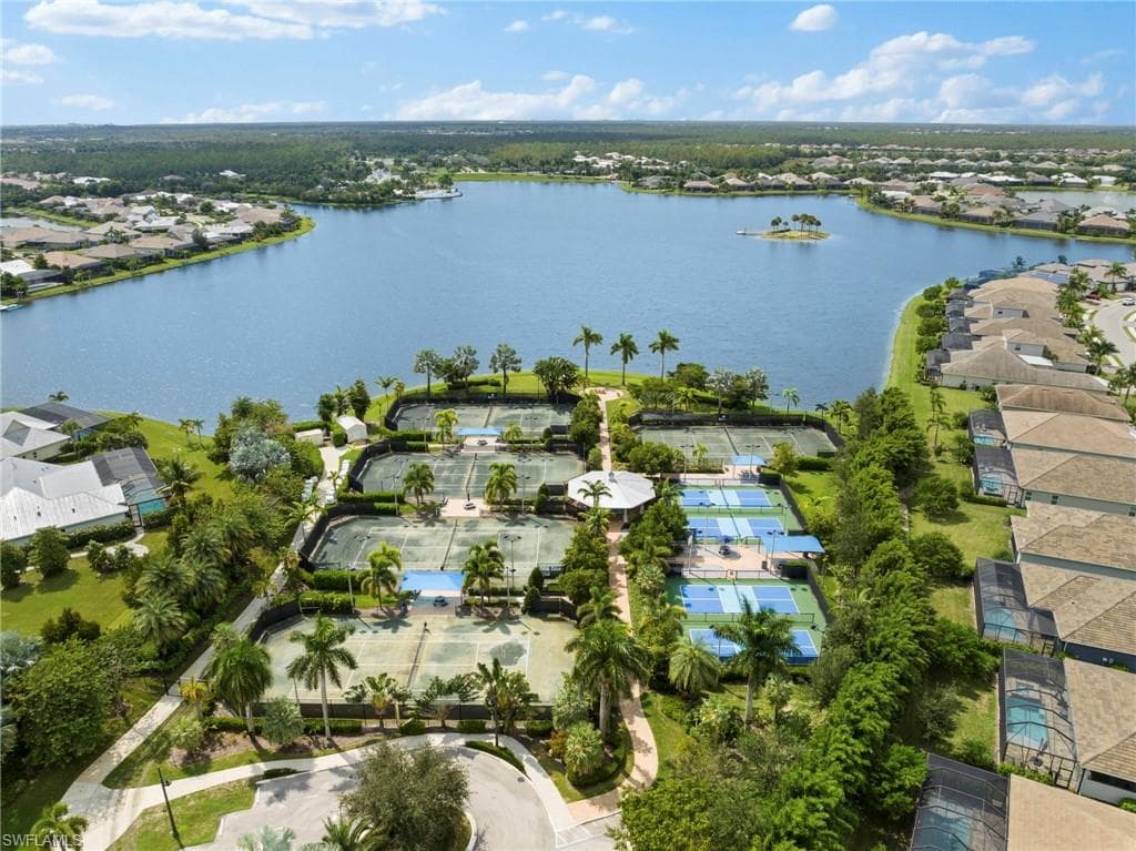 14867 Edgewater Cir, Naples, FL 34114-45