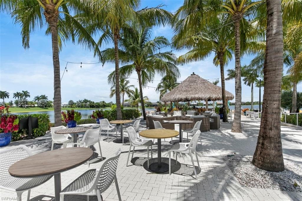 14867 Edgewater Cir, Naples, FL 34114-46