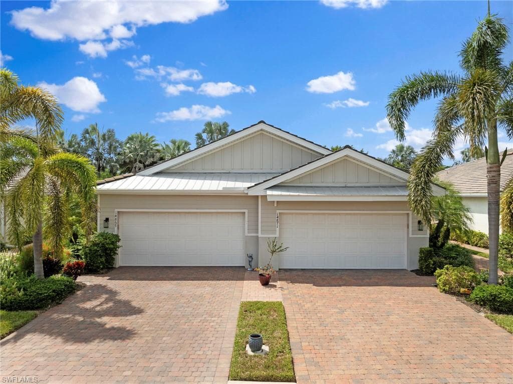 14867 Edgewater Cir, Naples, FL 34114-4