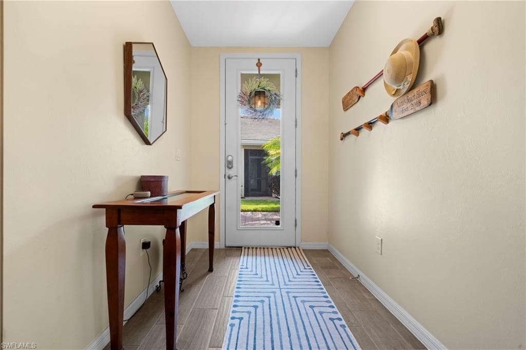 14867 Edgewater Cir, Naples, FL 34114-7