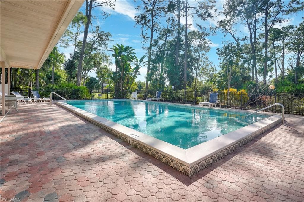 2266 Royal Ln, Naples, FL 34112-4