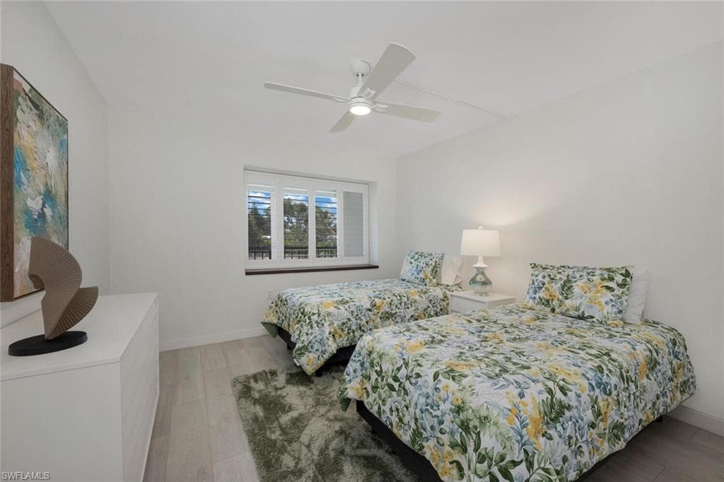 5 High Point Cir W 212, Naples, FL 34103-9