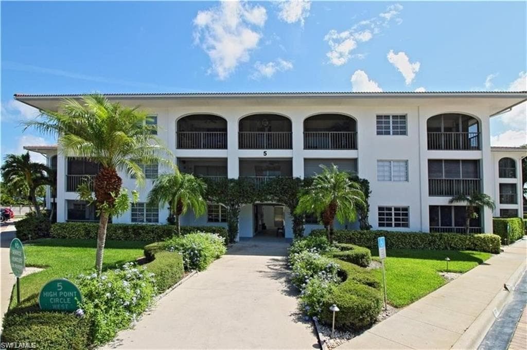 5 High Point Cir W 212, Naples, FL 34103-12