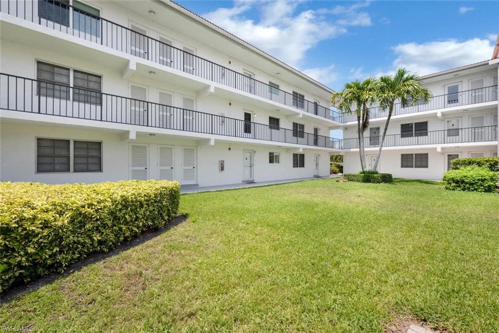 5 High Point Cir W 212, Naples, FL 34103-13