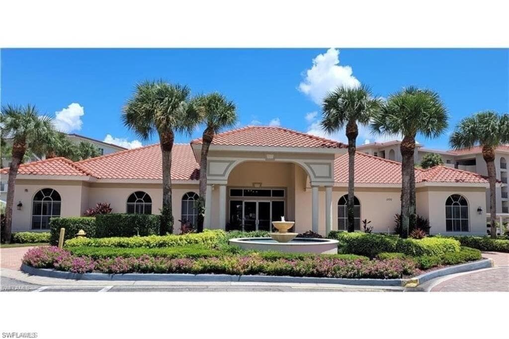 5 High Point Cir W 212, Naples, FL 34103-16