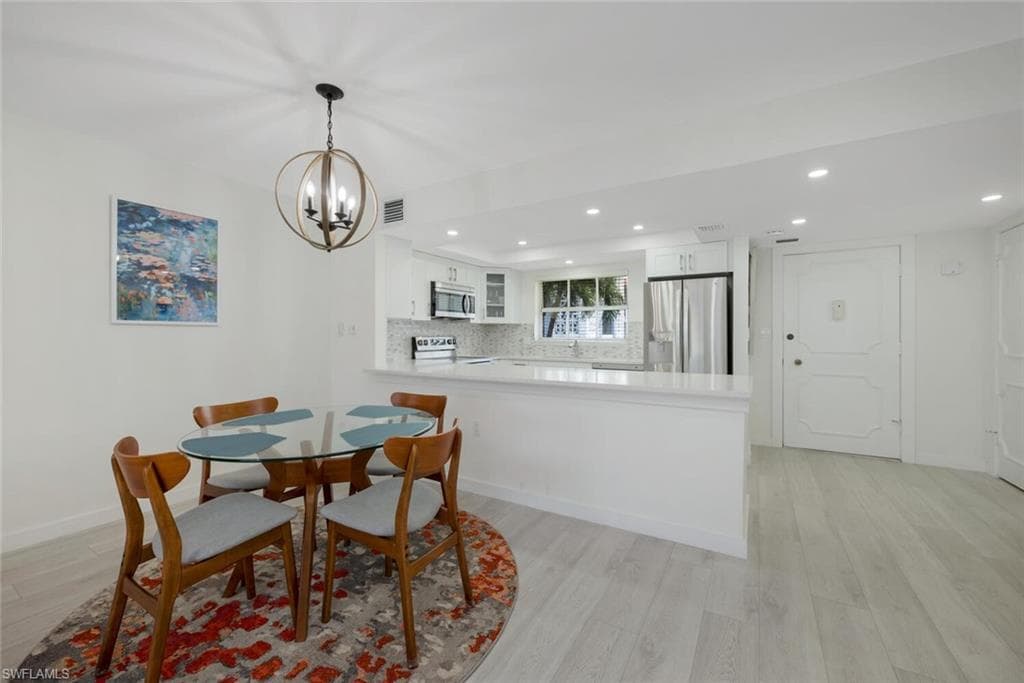 5 High Point Cir W 212, Naples, FL 34103-1