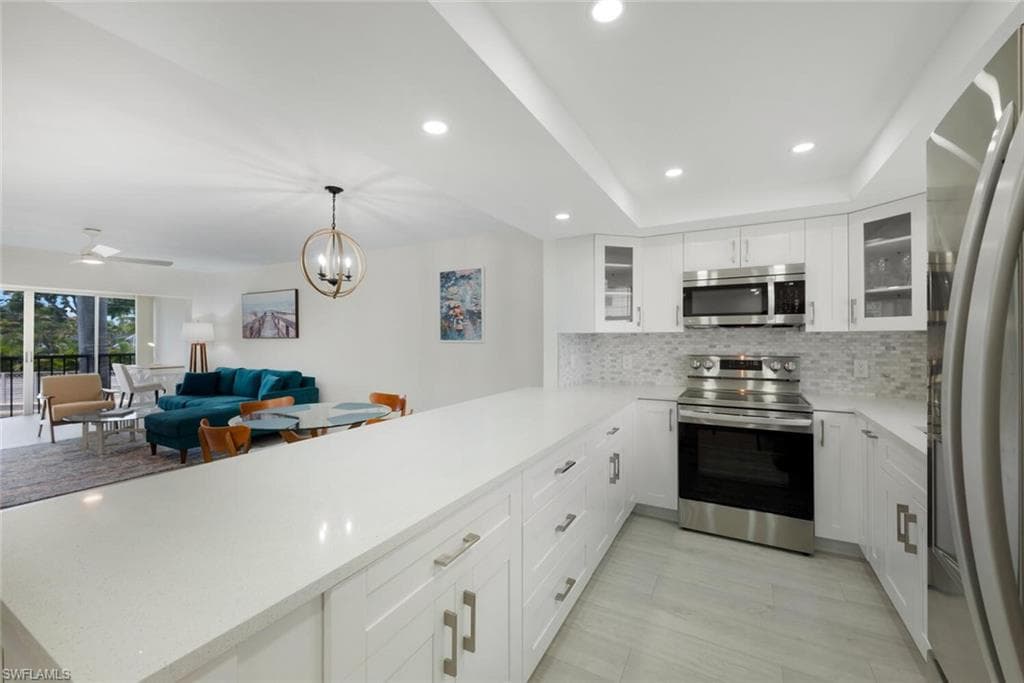 5 High Point Cir W 212, Naples, FL 34103-3