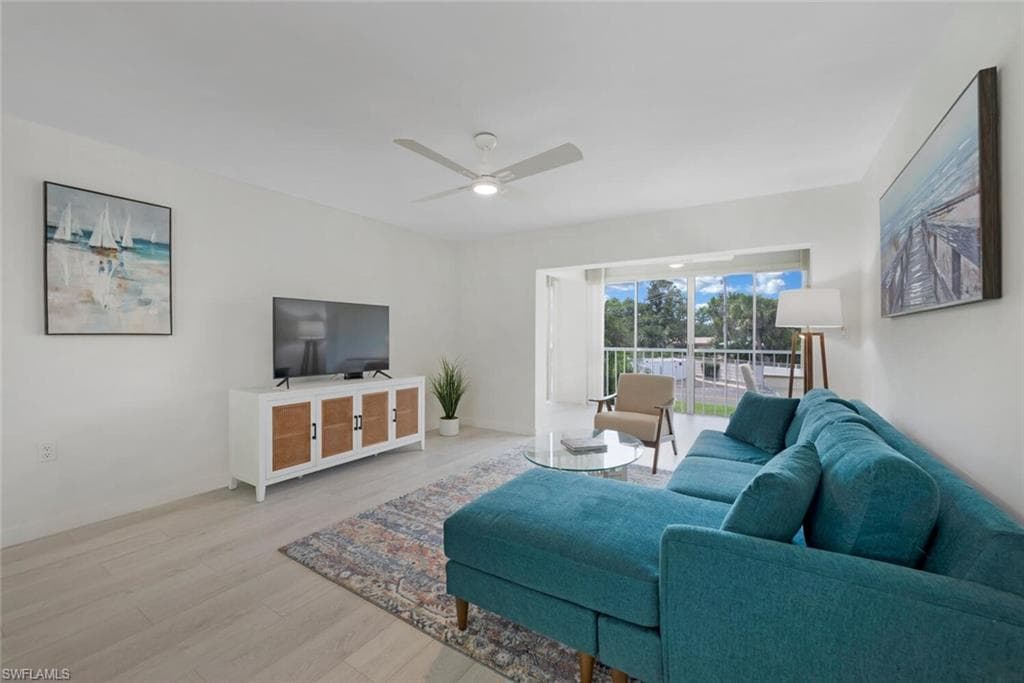 5 High Point Cir W 212, Naples, FL 34103-4