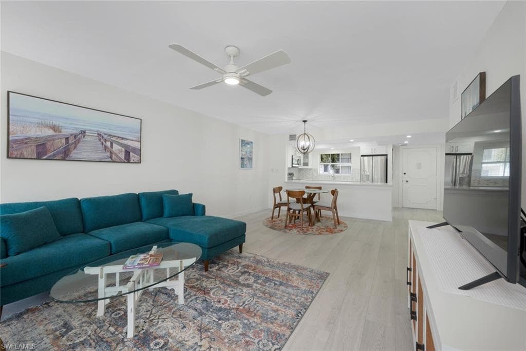 5 High Point Cir W 212, Naples, FL 34103-4